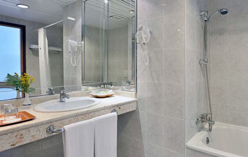 TRYP Habana Libre Standard - Badezimmer 