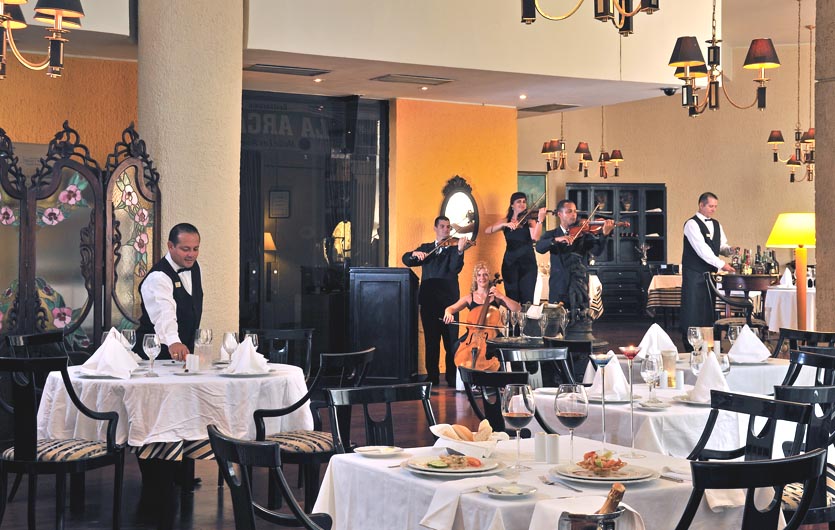 Natürlich lockt immer auch eines von mehreren Restaurants.