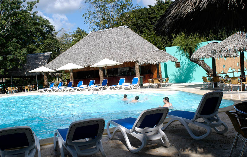 Hotel Los Caneyes Santa Clara Pool